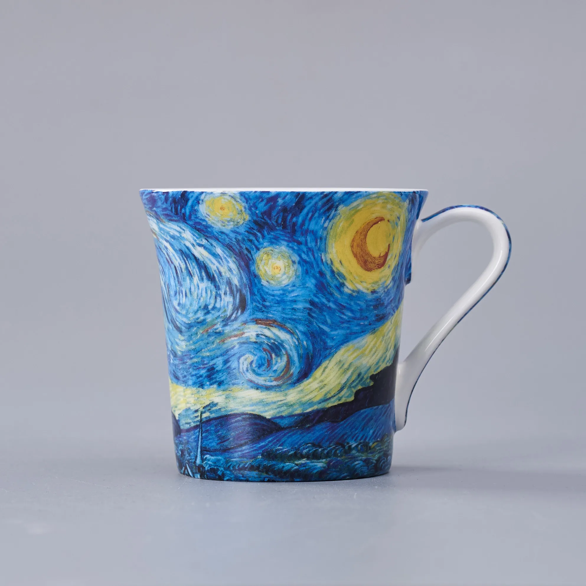 

Керамическая кружка Bone China с золотой кромкой