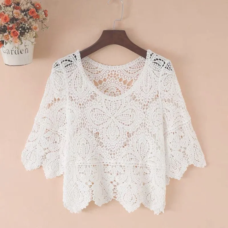 

Hollow out short pullover knit top for women autumn with suspender skirt top with thin floral hook loose lace blouse female tops