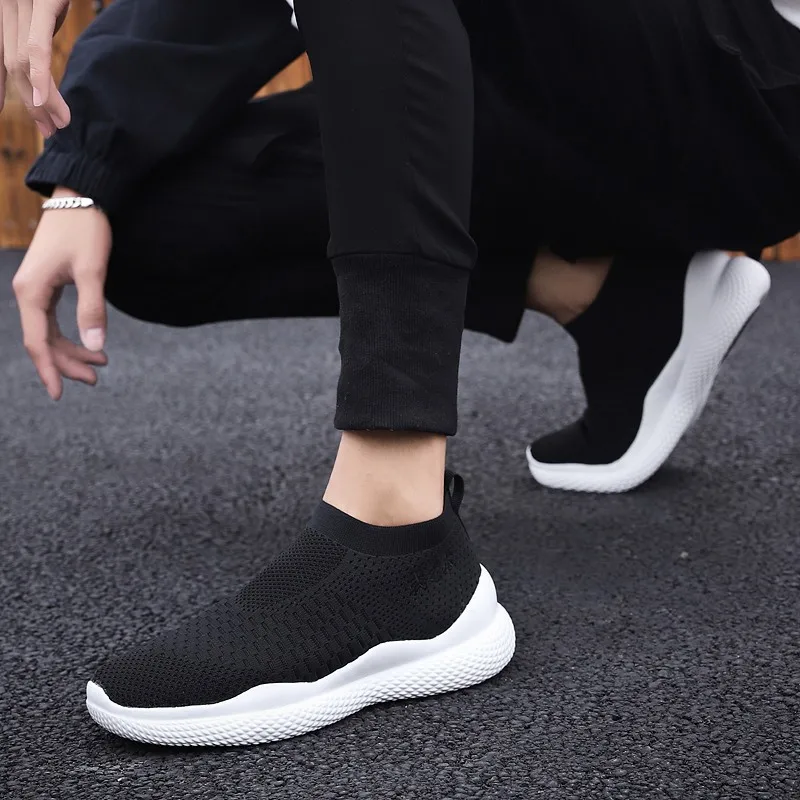Walking shoes sports men's new lightweight woven shoes shoes casual shoes breathable socks casual sports shoes autumn air 2020