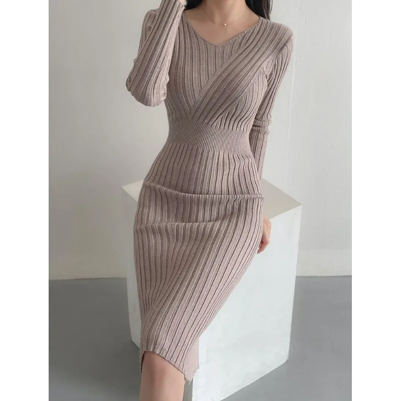 

South Korea chic early autumn new retro V-neck waist design slimming package hip long sleeve knitted dress women