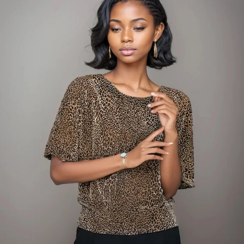 Женская летняя блузка с короткими рукавами и блестками