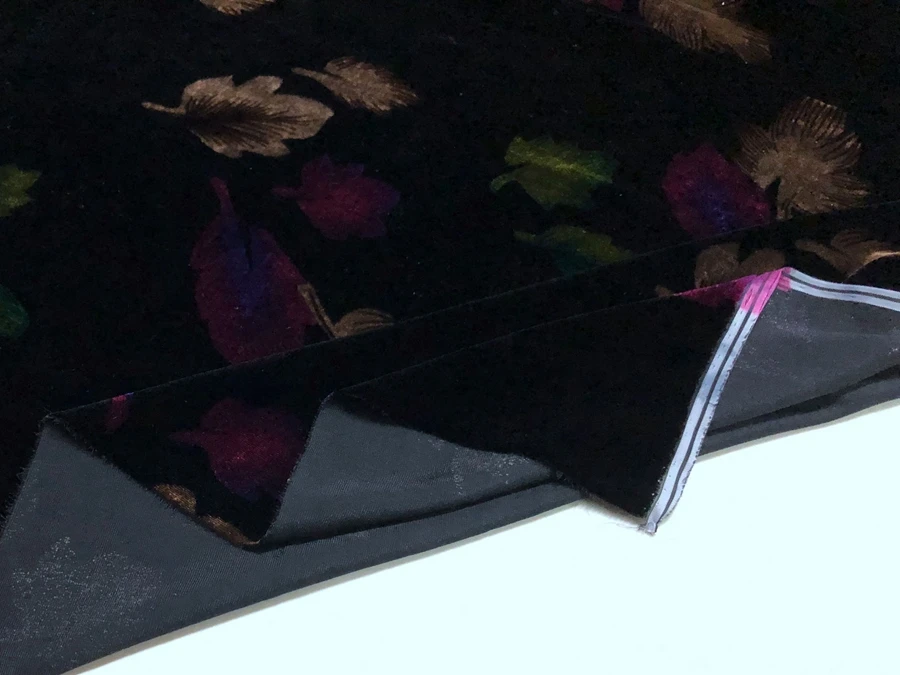 Вельветовая ткань из натурального шелка с черным низом многоцветные листья