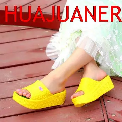 

Тапки на танкетке с высоким каблуком для женщин, летние пляжные тапочки для улицы, увеличивающие рост резиновые тапки-шлепанцы