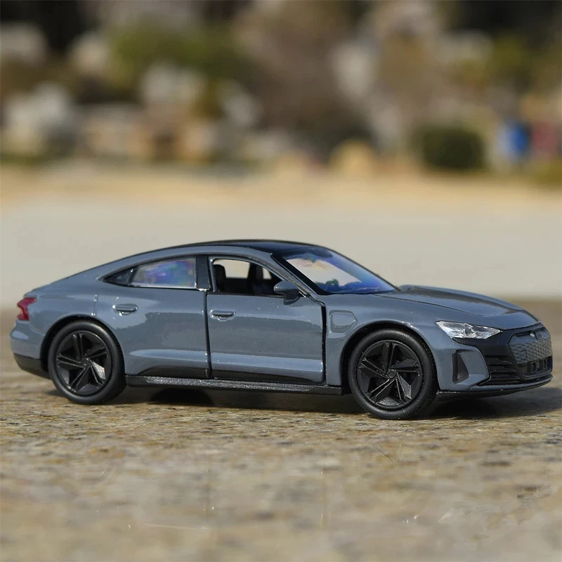 Модель спортивного автомобиля WELLY 1:36 Audi RS e-tron GT из сплава модель литая