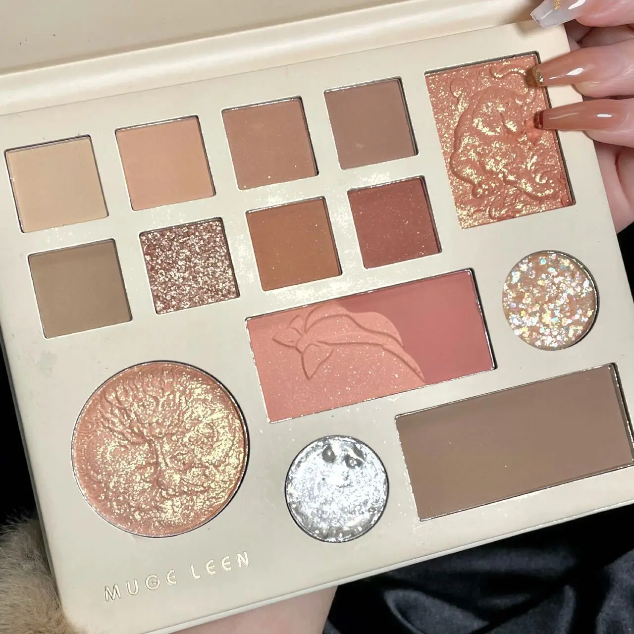

14 Colors Eyeshadow Makeup Palette Matte Shimmer Glitter Pearlescent Eye Shadow Long Lasting Waterproof Eye Makeup Palette