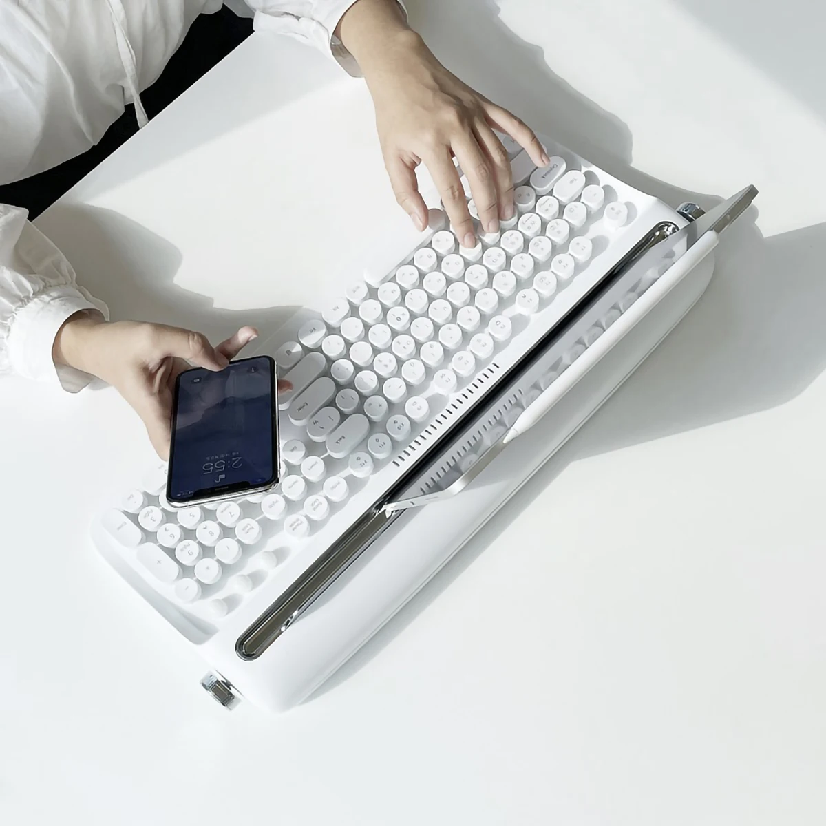 Retro Tablet External Keyboard iPad for Apple Huawei Mobile Phone Universal Bluetooth Keyboard Girl Cute Keyboard