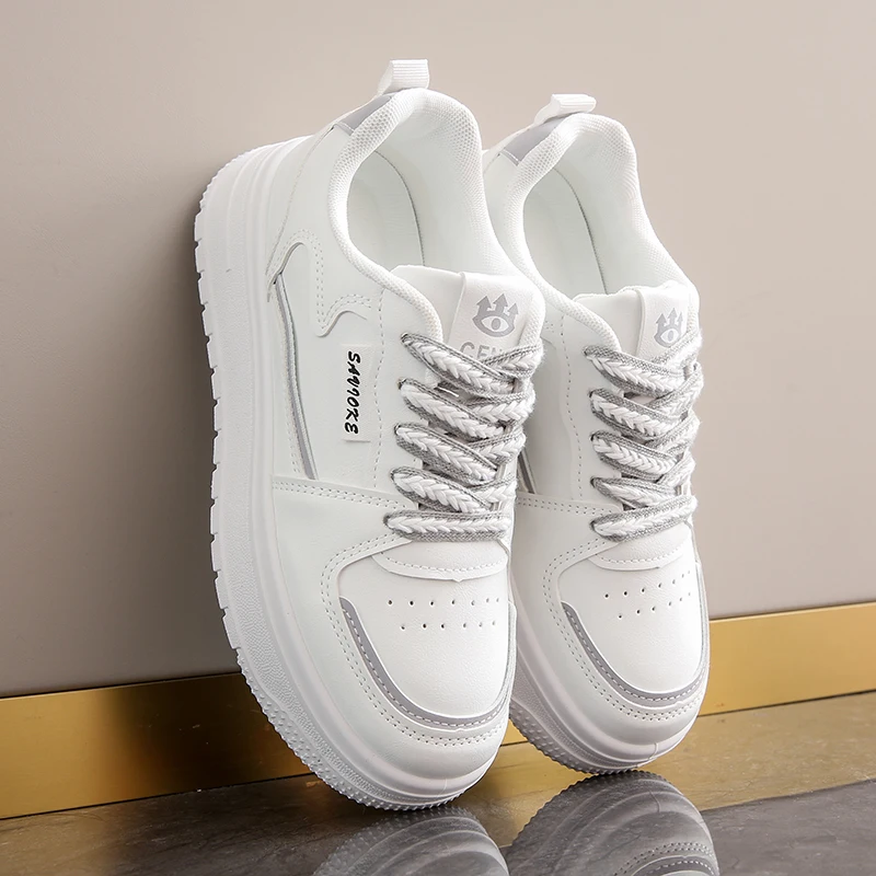 Женские кроссовки на платформе