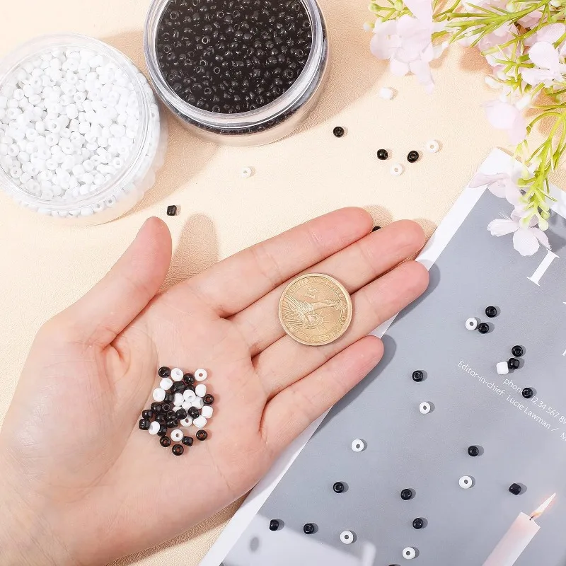 Круглые стеклянные бусины 2 цвета 4 мм 2400 шт.