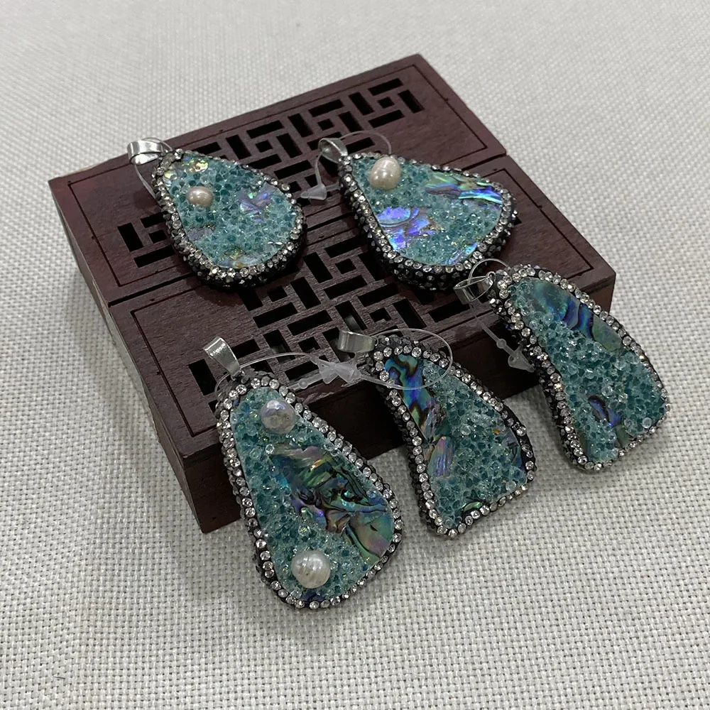 

Irregular Natural Resin Blue Heart Charm Shell Mother-of-Pearl Pendant Rhinestones Jewelry Making Necklace Accessories Gift