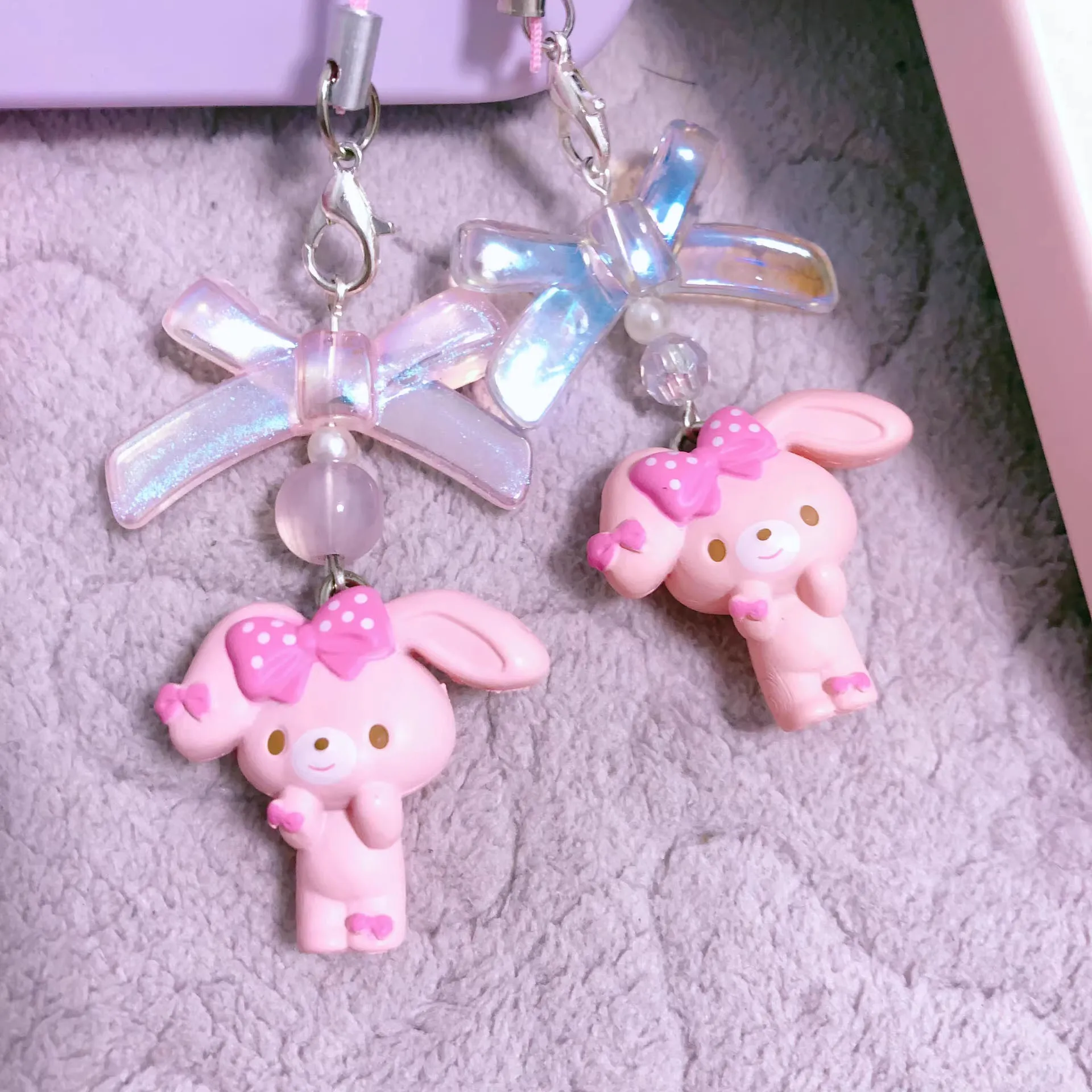 Брелок с бантом в виде кролика и бусинами