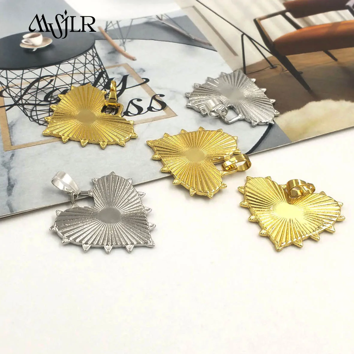 SP024 Новая крошечная специальная ретро-желтая латунная подвеска в форме сердца