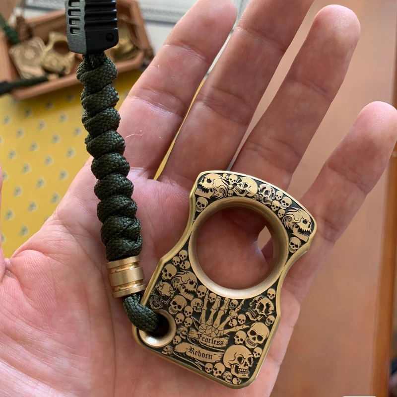 Second-Hand EDC Full Flower Skull Brass Brass Knuckle Adult Toys Sold Will Not Be Returned Or Exchanged