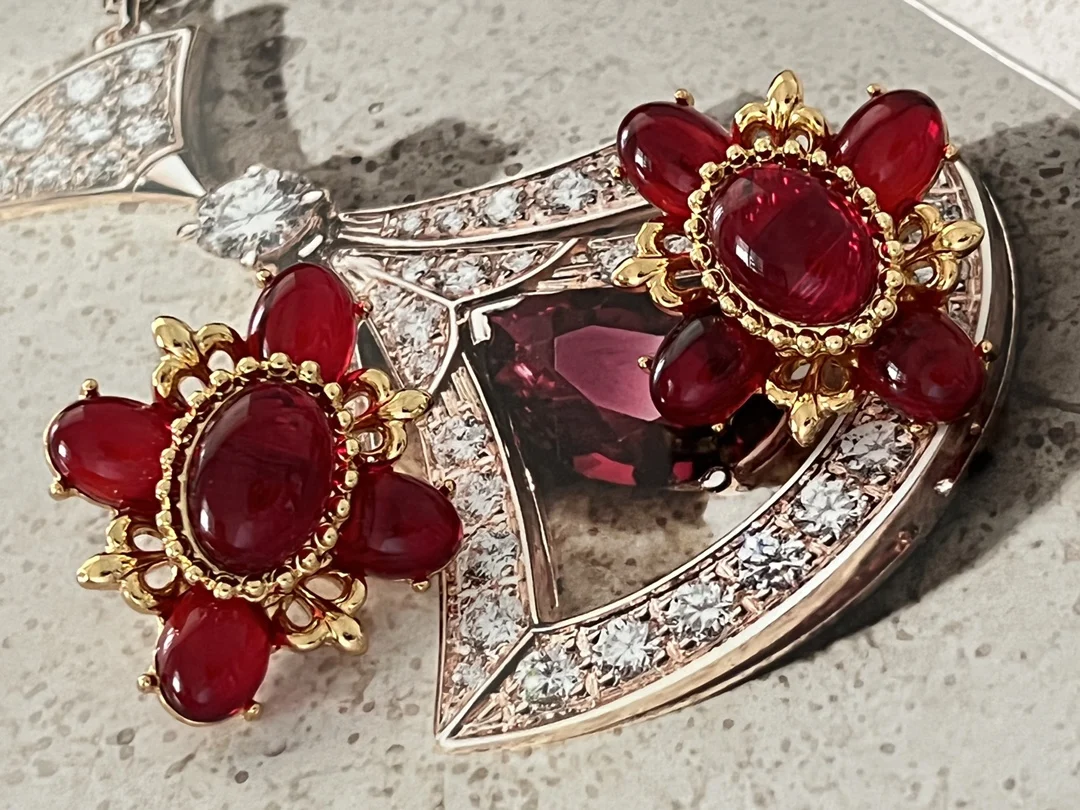 

Brass Vintage European and American Middle Age Glass Stud Earrings