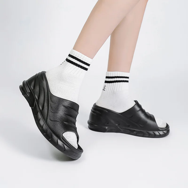 2023 New High Fashion Large Brand Slope Heel Slippers And Sandals Women Summer Outside Casual Anti-Slip Wedge Open-Toe Shoes