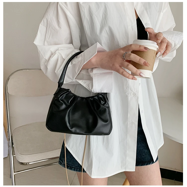 

New Black Casual Pleated Clutch Bag Shoulder Crossbody Bag Women Chain Messenger Bag Zipper Hand Cloud Bag