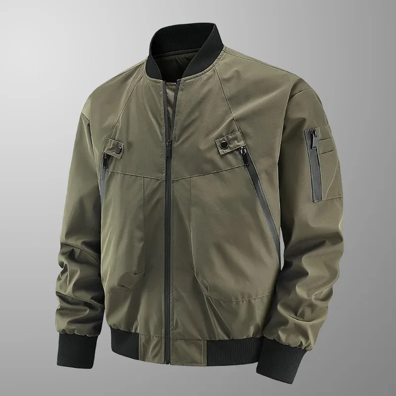 Мужская куртка-шапка с несколькими карманами на весну и осень