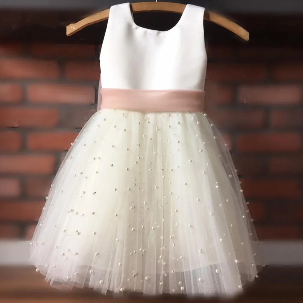 

Puffy Ball Gown Communion Dress Kids Pearls Sashes Girl Pageant Dresses Back Bow Knot First Communion Dresses New Year Birthday