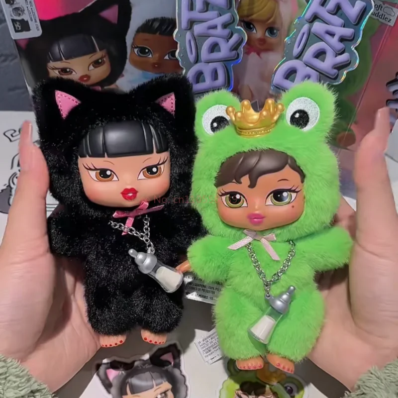 Фото Оригинальные плюшевые куклы Miniverse Bratz Iconz в серии Blind Box: подвеска, брелок, милый кукольный сувенир, коллекционный подарок на день рождения №3