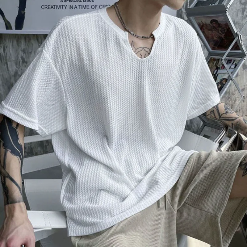 

Футболка мужская с коротким рукавом, свободная сетчатая рубашка в гонконгском стиле, однотонный спортивный Быстросохнущий топ с V-образным ...