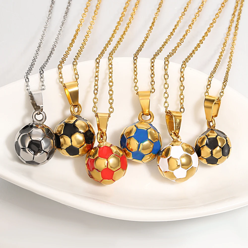 ze naszyjnika stali nierdzewnej w stylu punkowym. Sportowy długi łańcuszek unisex z zawieszką kształcie piłki nożnej. Mo...