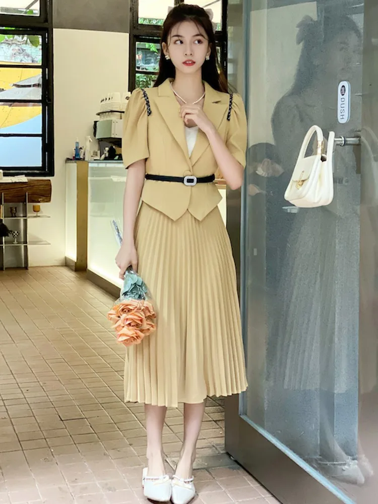 

Женский подиумный костюм из двух предметов, небольшой Привлекательный костюм с жакетом с коротким рукавом и элегантной плиссированной юбк...