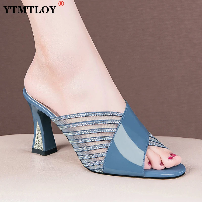 

Женские летние шлепанцы с открытым носком, сетчатые пикантные Нескользящие, в полоску, на расширяющемся книзу каблуке, стильные светильник ...