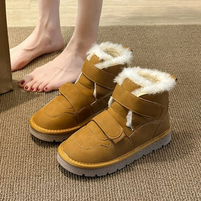 

Зимняя женская обувь, мода 2023, зимние ботинки для девочек, дизайнерские ботинки на плоской платформе, повседневные роскошные кроссовки с подкладкой, однотонные Короткие Плюшевые ботинки