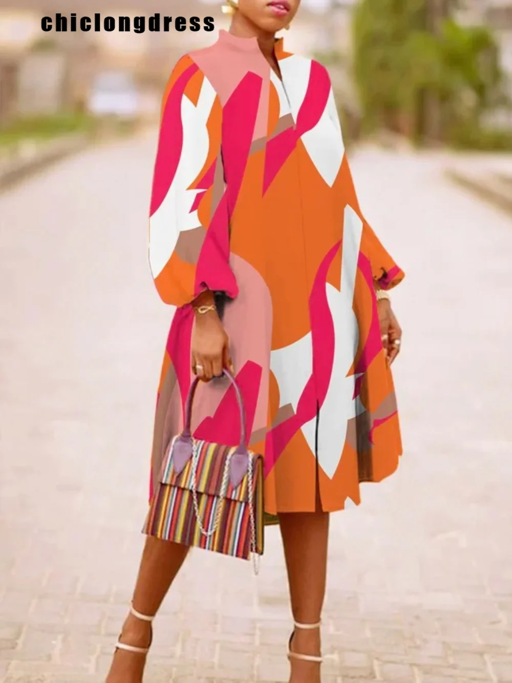 

Женское платье-рубашка с длинным рукавом и V-образным вырезом