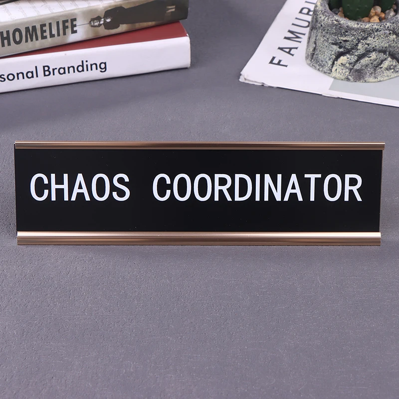 Деревянная табличка с именем