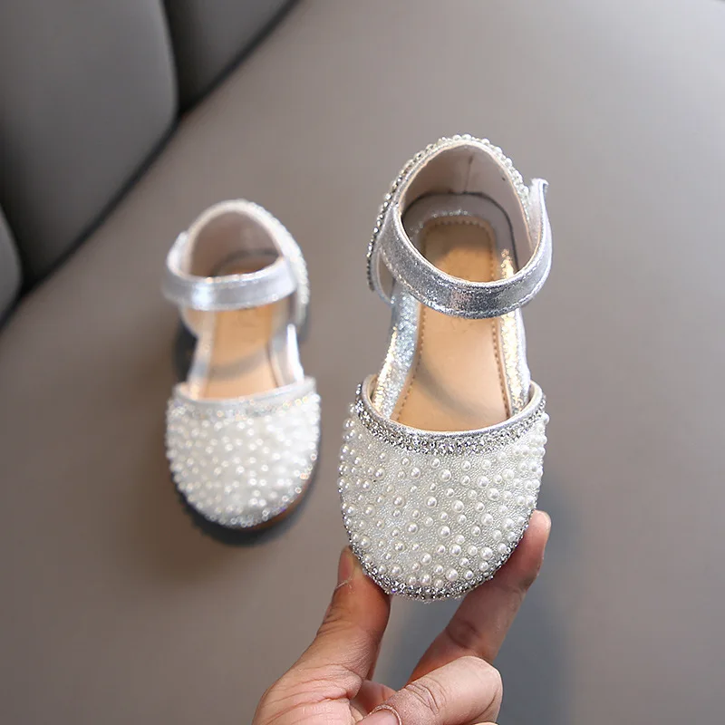 Сандалии стразы с жемчугом для маленьких девочек плоская нескользящая обувь