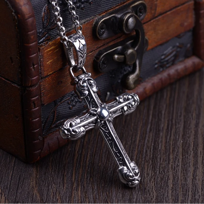 

Мужской и женский кулон из серебра 925 пробы с резным крестом