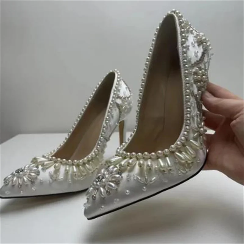 Женские туфли-лодочки на высоком каблуке с острым носком