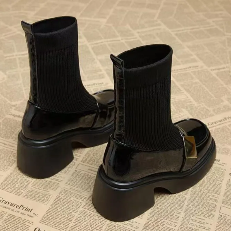 Женские зимние короткие ботинки с металлической пряжкой на мягкой подошве