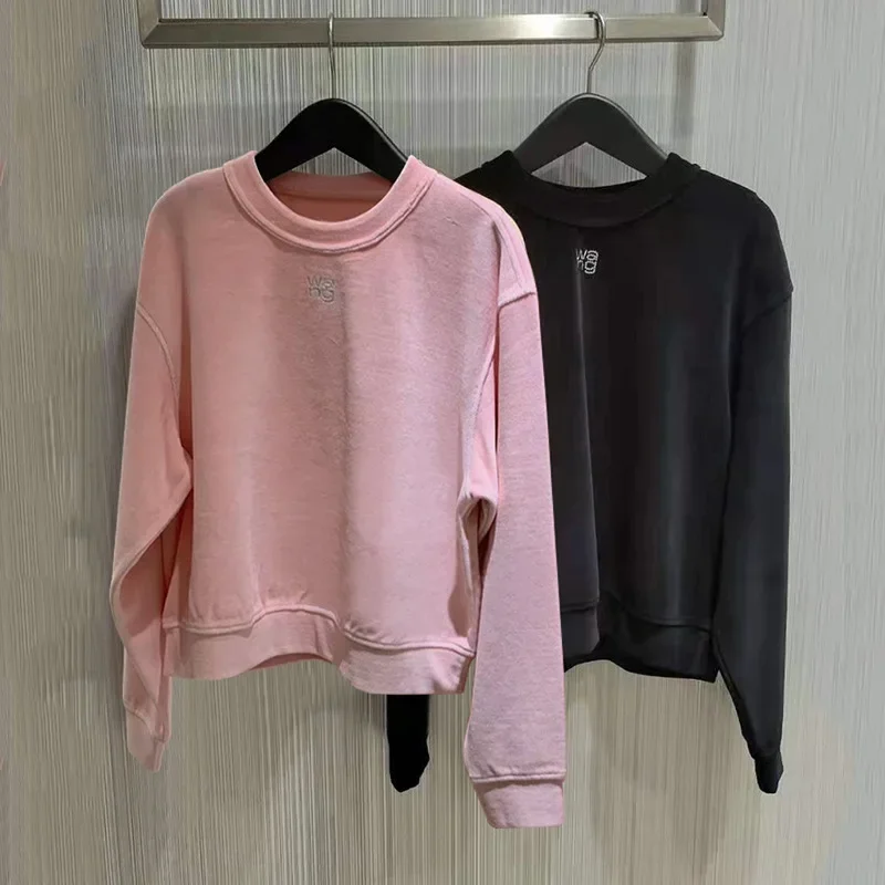 

2024 Wang Fashion Luxury New King's Crewneck Suede Short Long Sleeve Printed Letter Sweater Female Tide