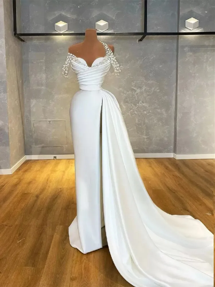 

Стильные вечерние платья без рукавов с V-образным вырезом на бретельках с жемчугом и блестками из атласа с высоким разрезом сбоку платья зна...