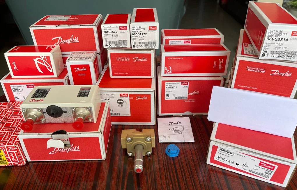 Original Hot Gas Bypass Valve Expansion TCHE 068U4529 3/8*1/2 10*12 New In Stock