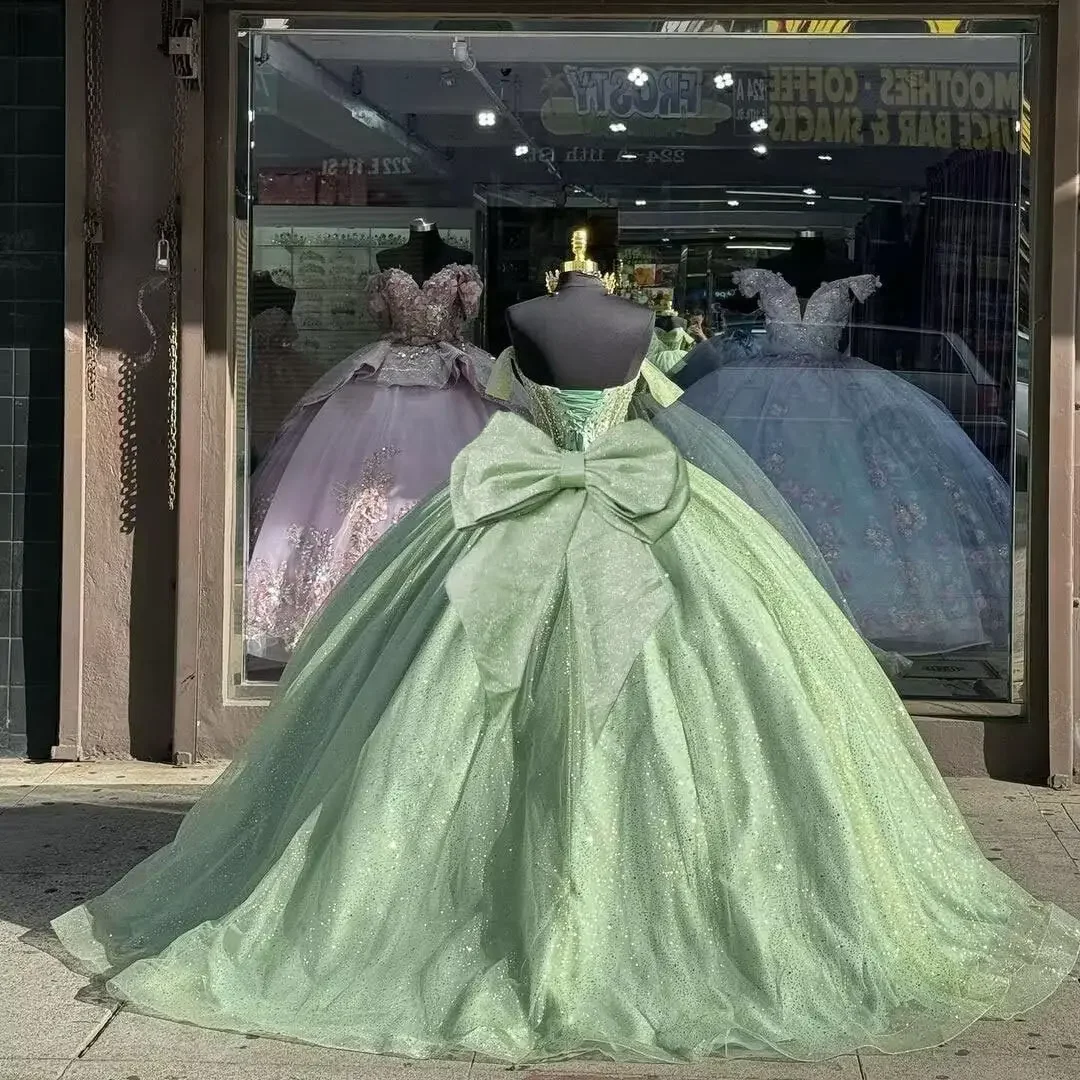 Фото Блестящее платье Quince с кристаллами и шлейфом Вечернее платье Тюлевые платья Quinceanera с бантом Пышные платья с открытыми плечами Sweet 16, платья №3