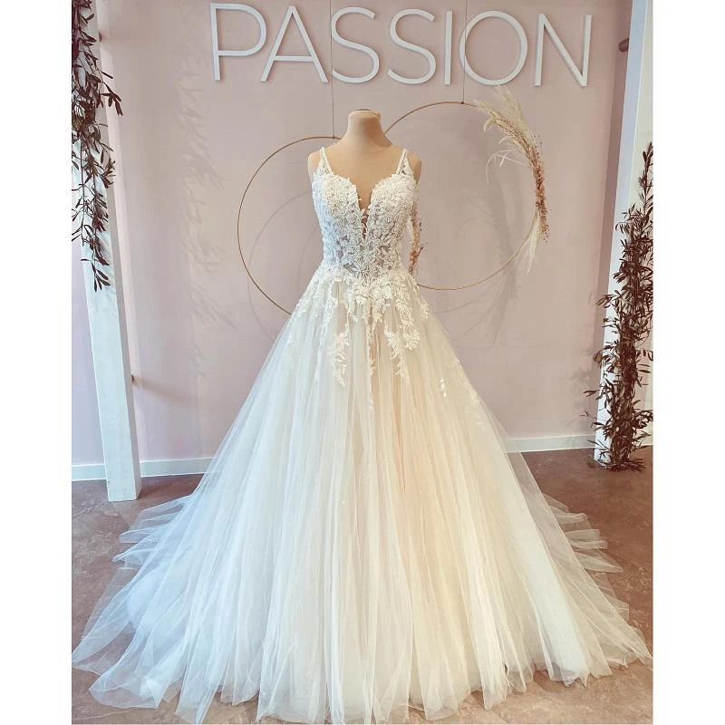 

Роскошное кружевное Тюлевое ТРАПЕЦИЕВИДНОЕ свадебное платье со шлейфом и V-образным вырезом на заказ свадебные платья на бретелях-спагетти