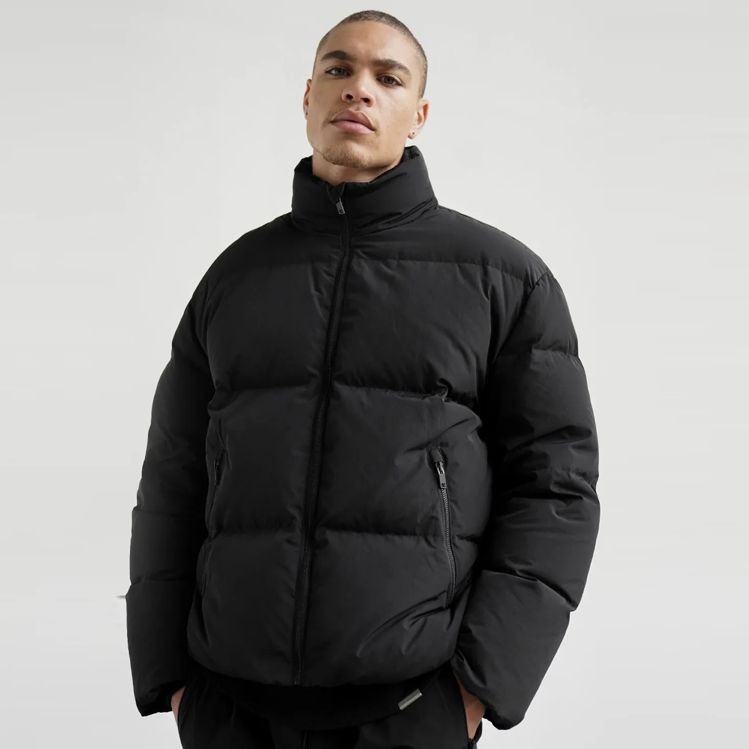 Однотонная пуховая стеганая куртка