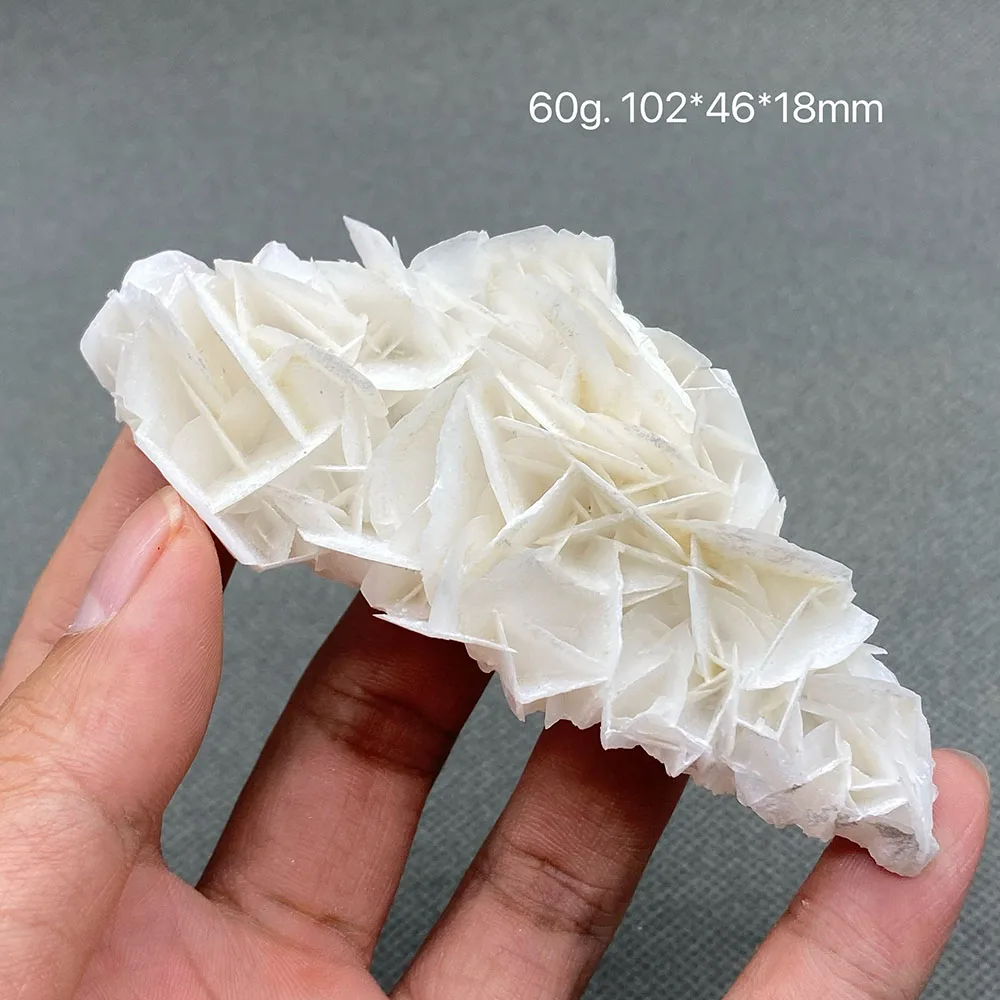 100% натуральный флуоресцентный кальцит с белыми хлопьями (флуоресцентный