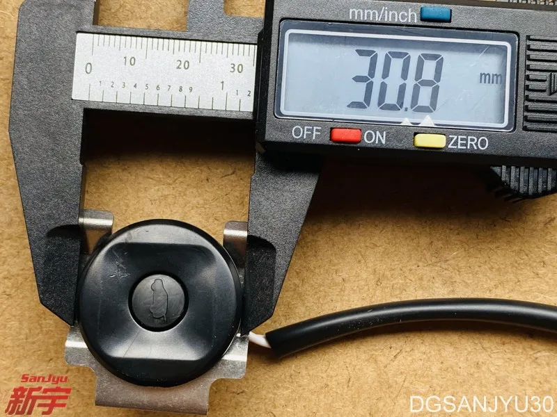 Выключатель замка задней двери