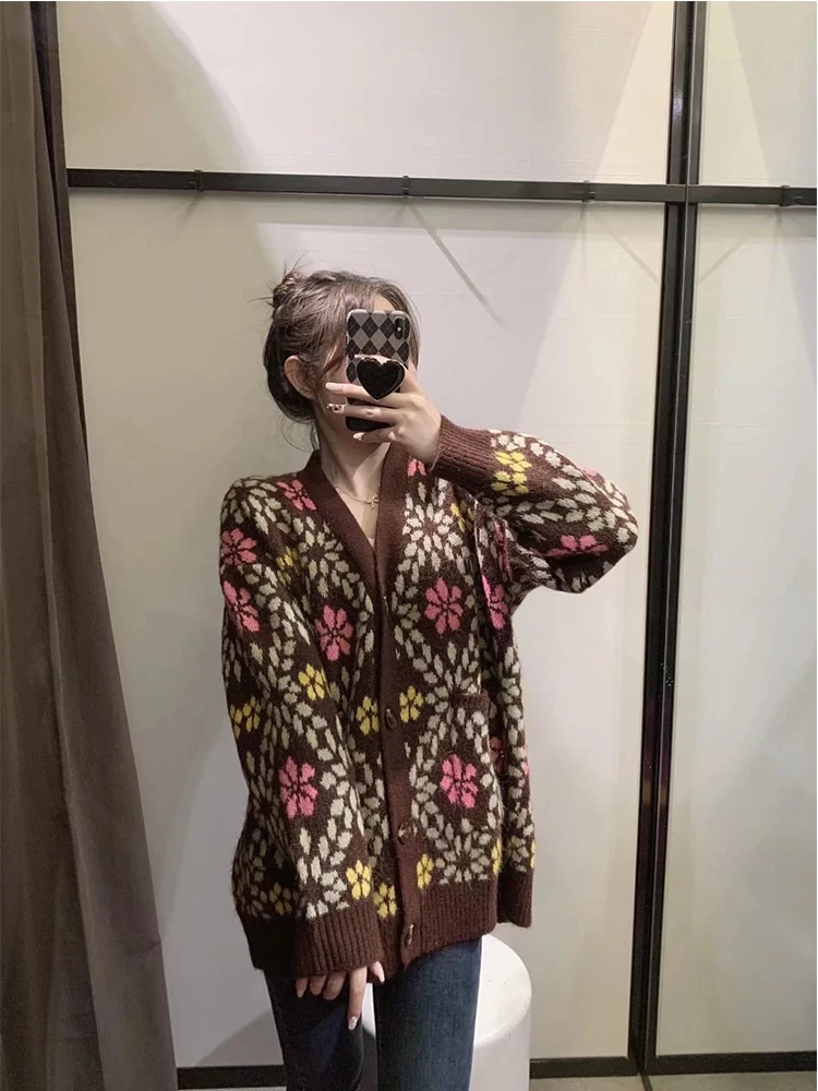 

Женский трикотажный кардиган с длинным рукавом, круглым вырезом и пуговицами