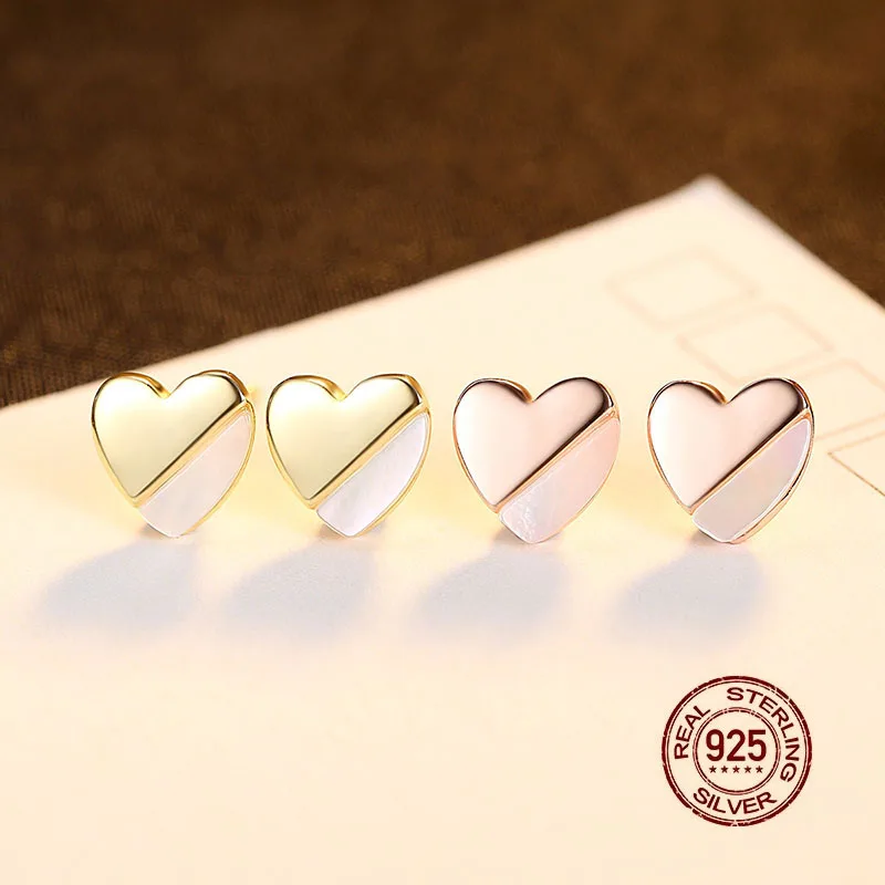 Серьги-гвоздики женские из серебра 925 пробы с сердечками и покрытием 18-каратного