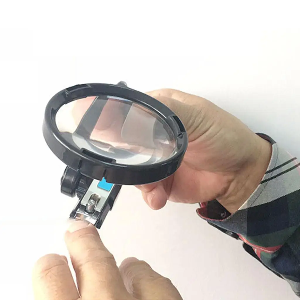 

Ногти с увеличительным зеркалом, маникюром и для ногтей.