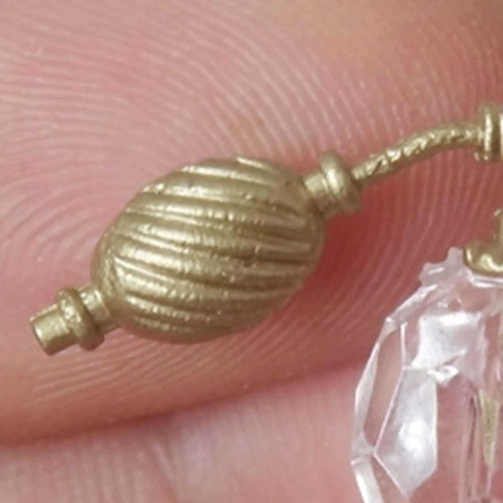 

4 Pieces Miniature Perfume Bottle Pretend Play Decoration for 1/12 Doll House Girls Gifts Life Scene Decor Accessories Ornament