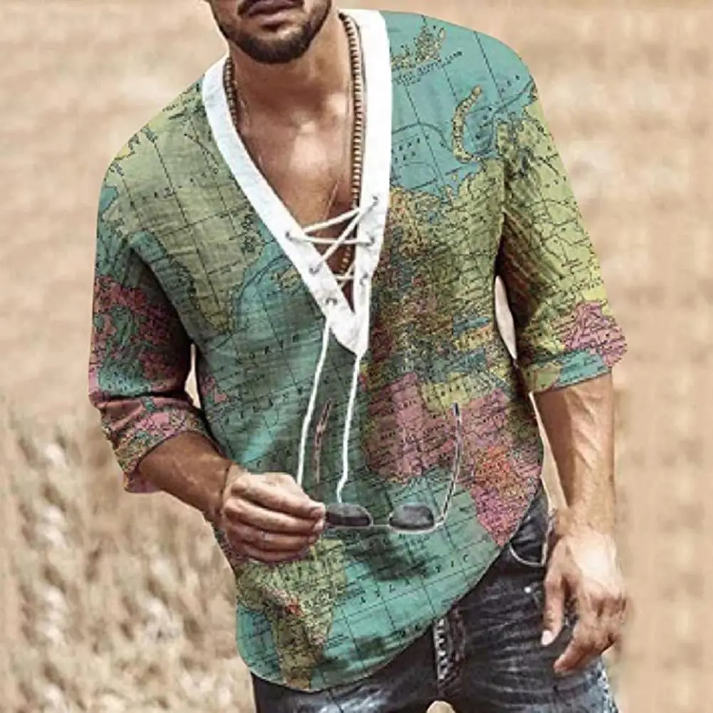 

Футболка мужская легкая с полурукавами, V-образным вырезом и принтом