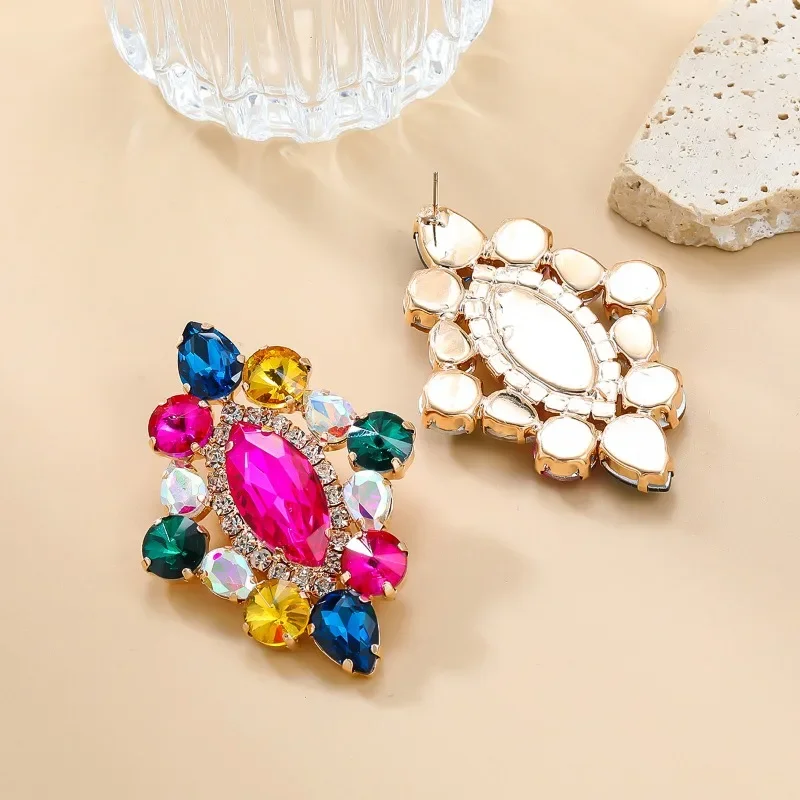 Женские серьги-гвоздики в виде цветов