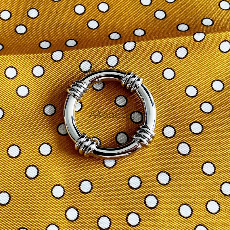 Женское кольцо-обруч для шарфа с застежкой-пряжкой