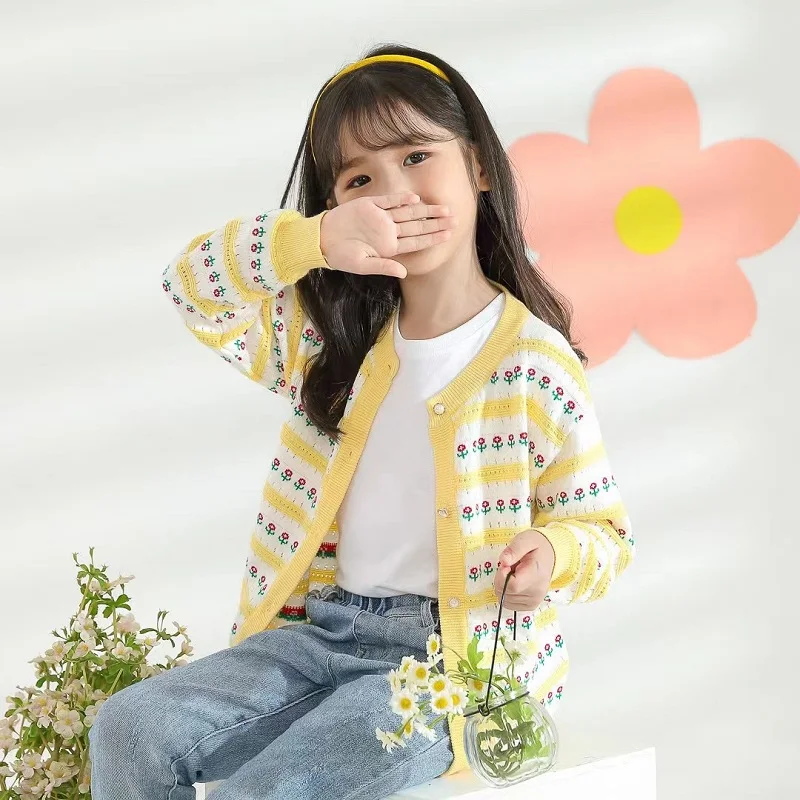 Фото Новинка 2022 вязаный кардиган с цветочным рисунком для маленьких девочек