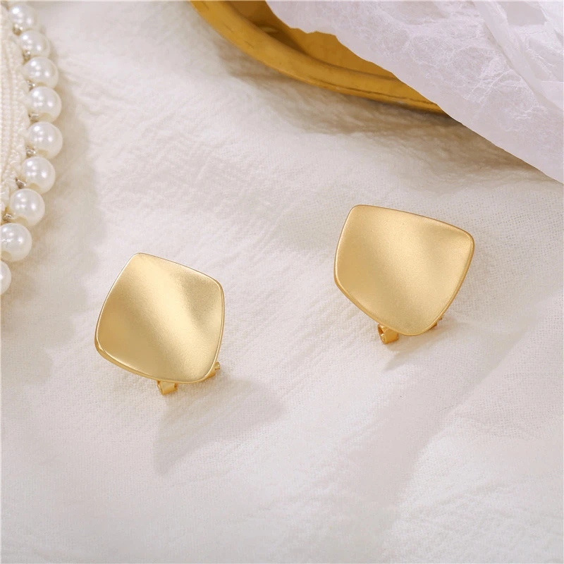 

Korean personality high-end irregular firework earrings, ear clips, temperament new trendy fashion net red earrings earrings wom